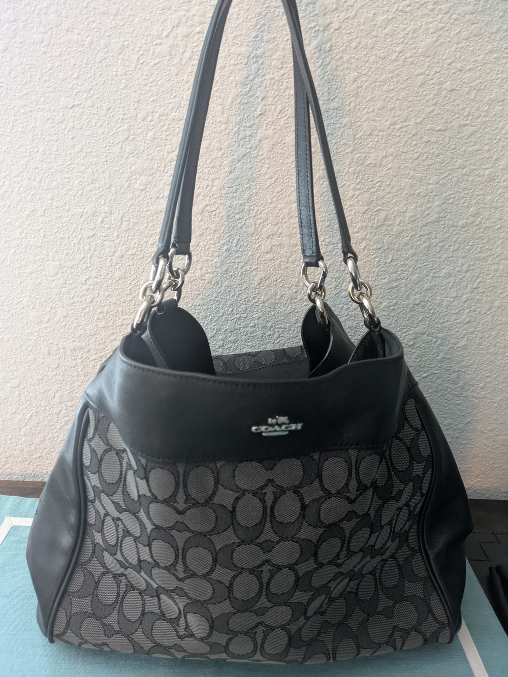 Coach Signature Canvas and Leather Shoulder Bag in Black - EXCELLENT CONDITION